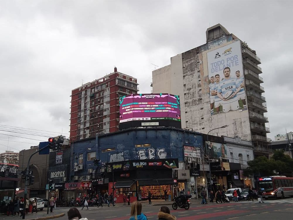 Buenos Aires vibró con la campaña pDOOH de Vivimos Música y Taggify