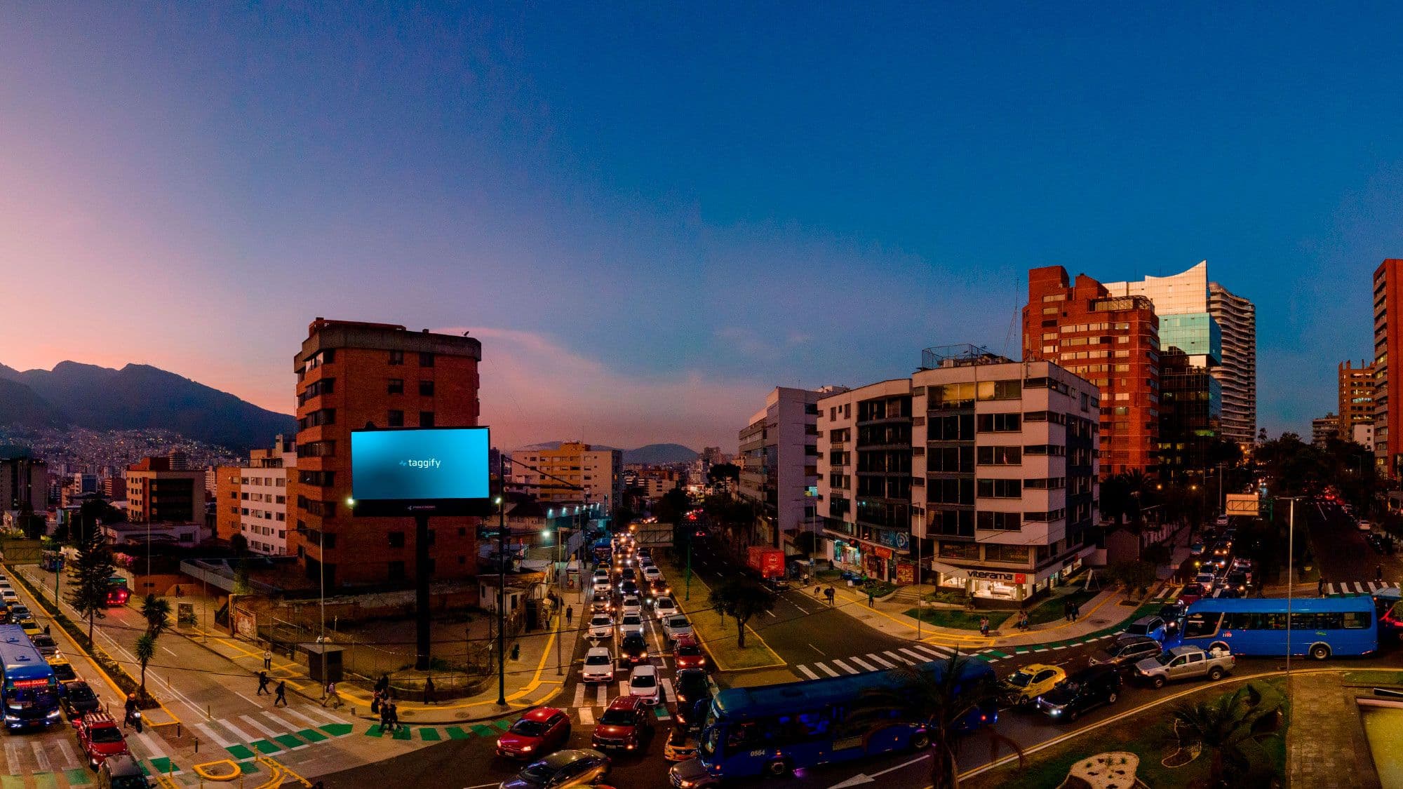 Coruña - Av Coruna Y Av Colon, Quito