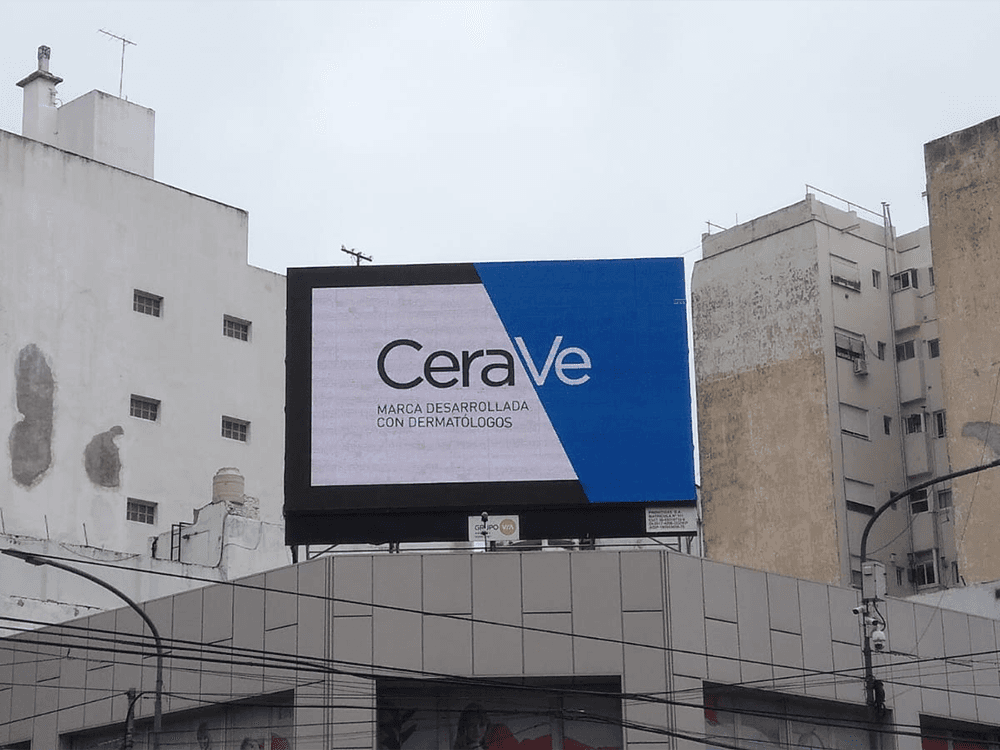 Cerave presented its moisturizing cream on pDOOH with Taggify