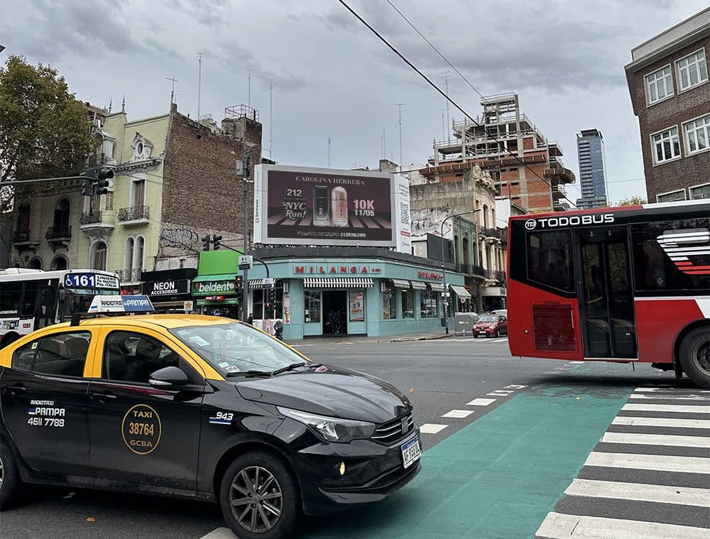 Carolina Herrera anticipated its urban race in outdoor advertising with Taggify